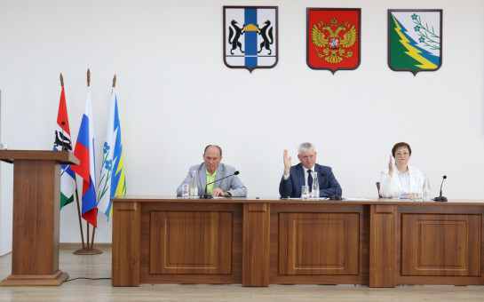 Глава Маслянинского округа Вячеслав Владимирович Ярманов принял участие в заседании 9-й сессии Совета депутатов 