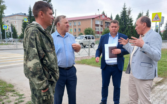 Глава округа В.В. Ярманов проинспектировал состояние озеленения и содержания общественных территорий административного центра